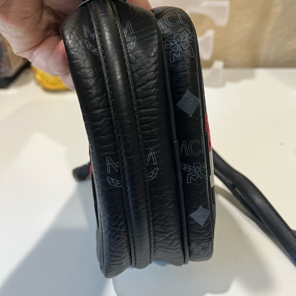 MCM LION PRINCESS SMALL SLING BAG - Picture 6 of 10